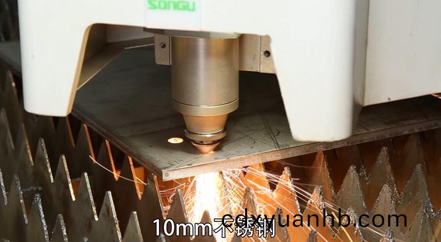 光纖切(qie)割設(shè)備切割鋁板