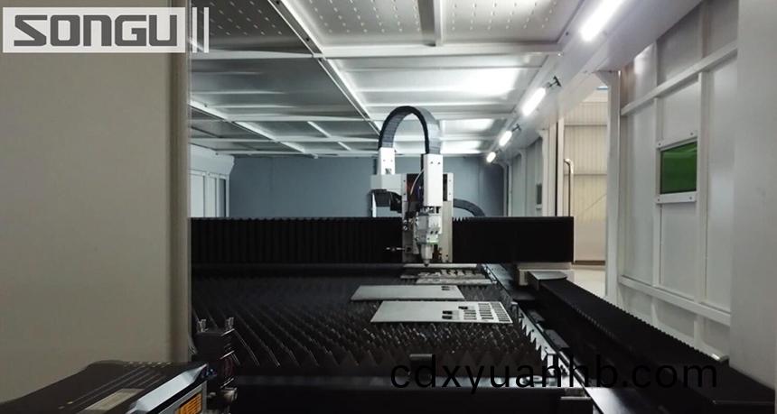 光(guang)纖切割設(shè)備(bei)運(yùn)行