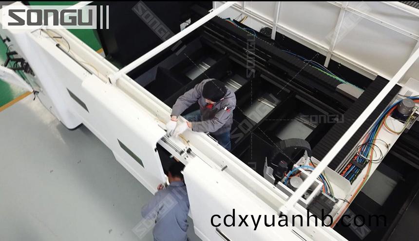 金屬激光切割設(shè)備啟動(dòng)